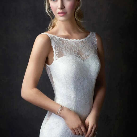 SAMPLE Chantilly Lace Backless Wedding Dress, Ivory Mermaid Fit and Flare Sexy - Picture 4 of 12